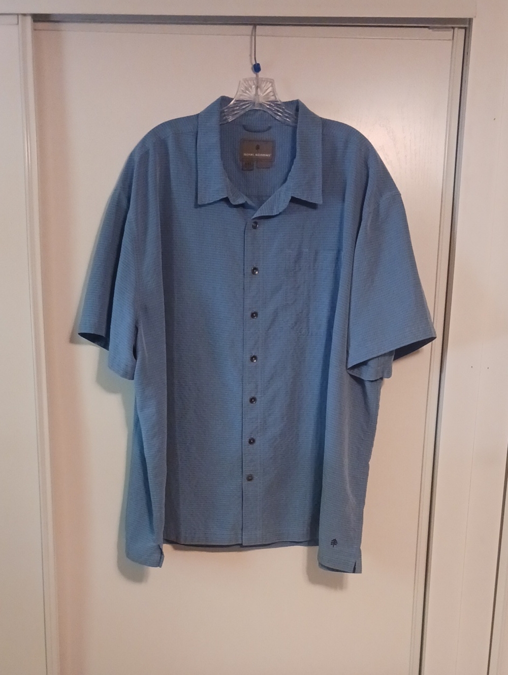 Royal Robbins Men's Light Blue Short-Sleeve Button-Down Shirt